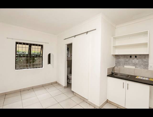 1,800M² APARTMENT BLOCK FOR SALE IN BULWER